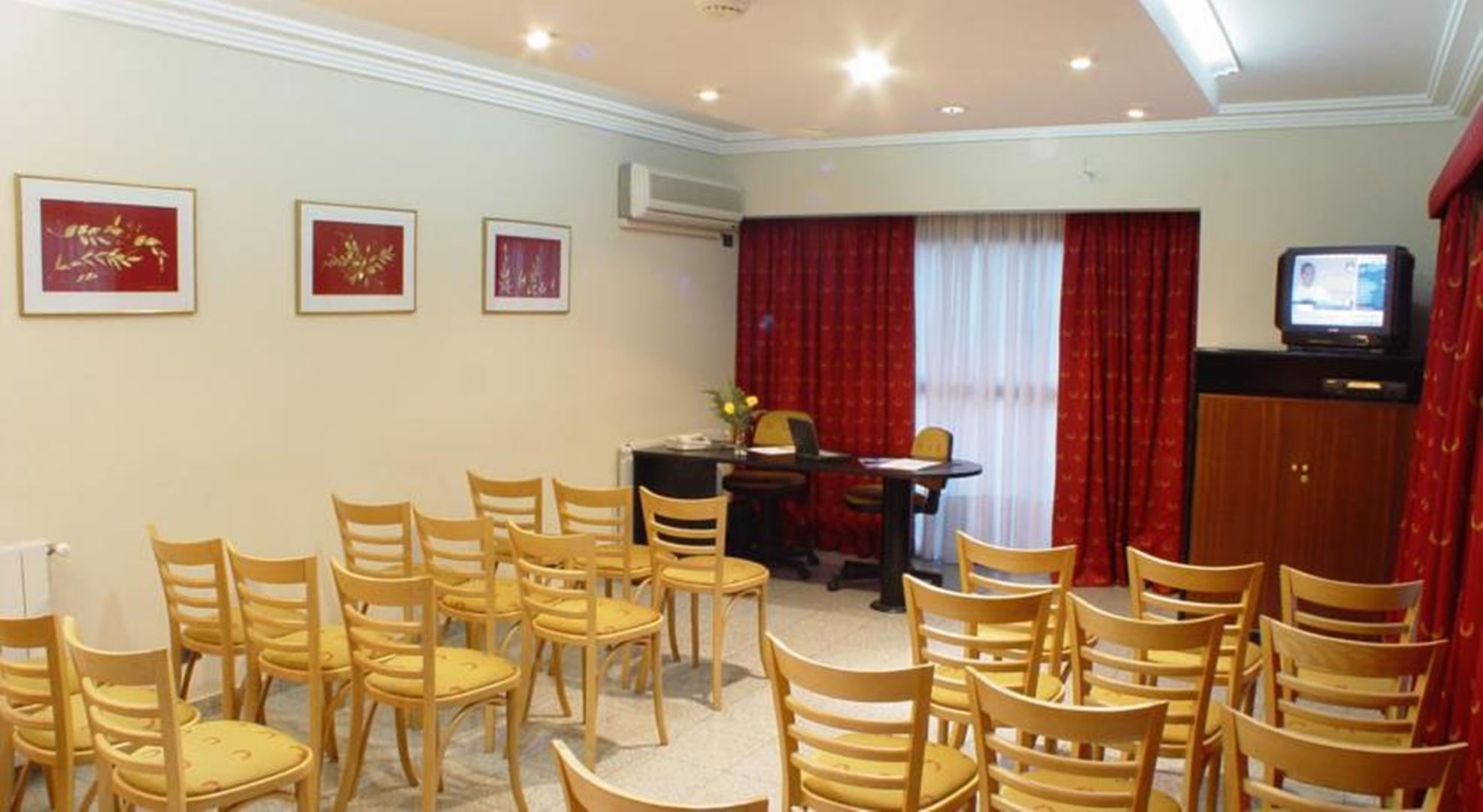 Hotel Reina Victoria & Towers 4*